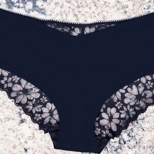 Victoria's Secret No-Show Floral Lace Back Hiphugger Panty